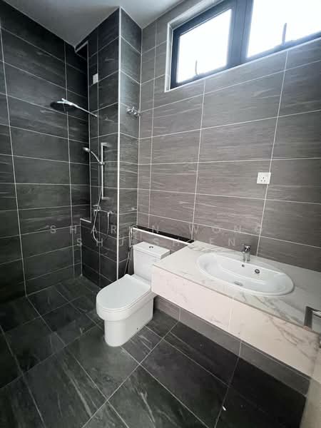 Semi-Detached House for Sale in Nusa Sentral (Iskandar Puteri (Nusajaya)) - Sharon Wong Shu Shien - Bathroom - PropertyGuru.com.my