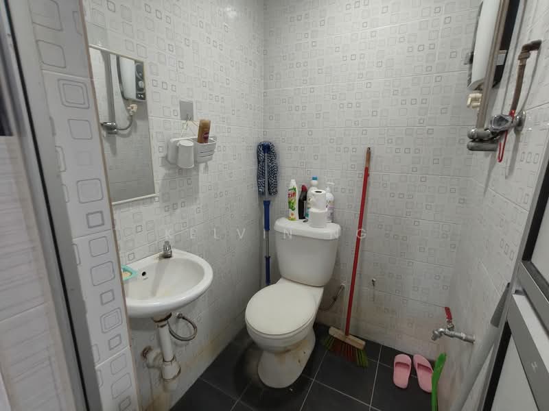 2-storey Terraced House for Sale in Taman Sri Endah (Sri Petaling) - Kelvin Ng - Bathroom - PropertyGuru.com.my