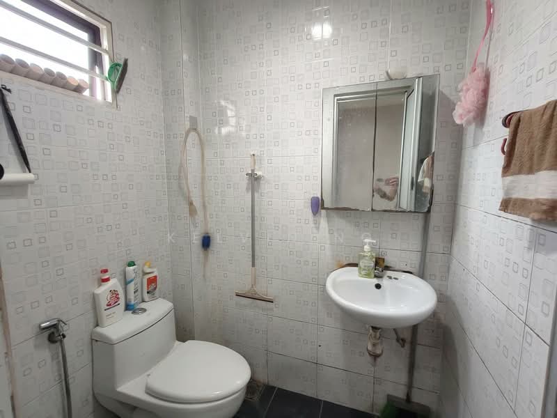 2-storey Terraced House for Sale in Taman Sri Endah (Sri Petaling) - Kelvin Ng - Bathroom - PropertyGuru.com.my