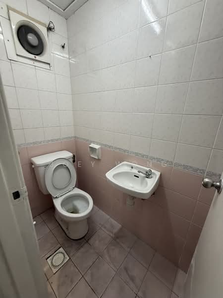 Shop for Rent in Usj 21 (Subang Jaya) - Joey Wong - Bathroom - PropertyGuru.com.my