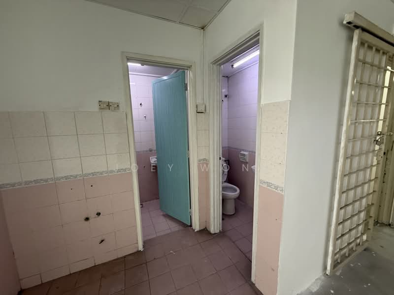 Shop for Rent in Usj 21 (Subang Jaya) - Joey Wong - Bathroom - PropertyGuru.com.my