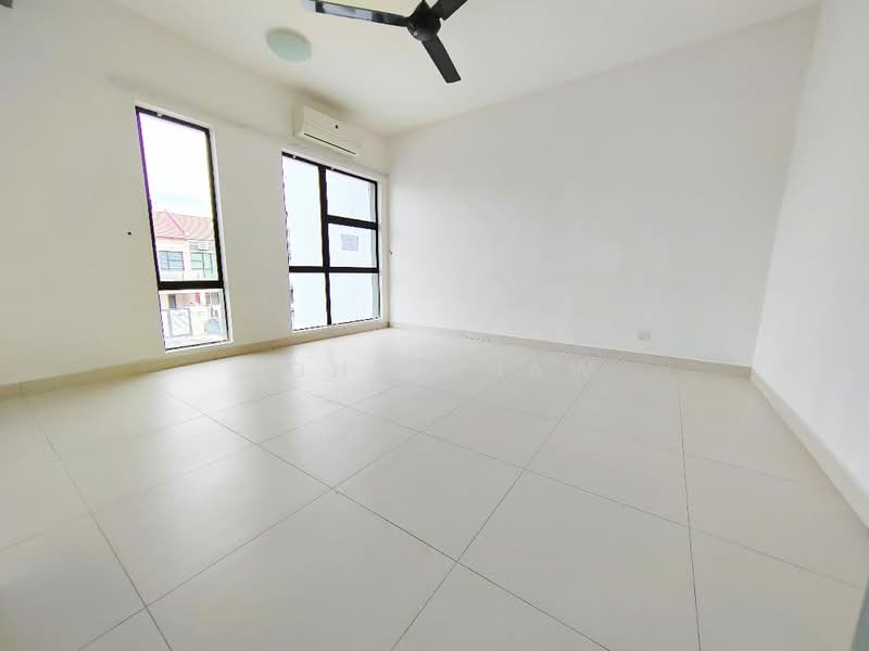 Rumah Teres 2 Tingkat untuk Dijual di Lakeside Residences (Puchong) - John Khaw - Living Room - PropertyGuru.com.my