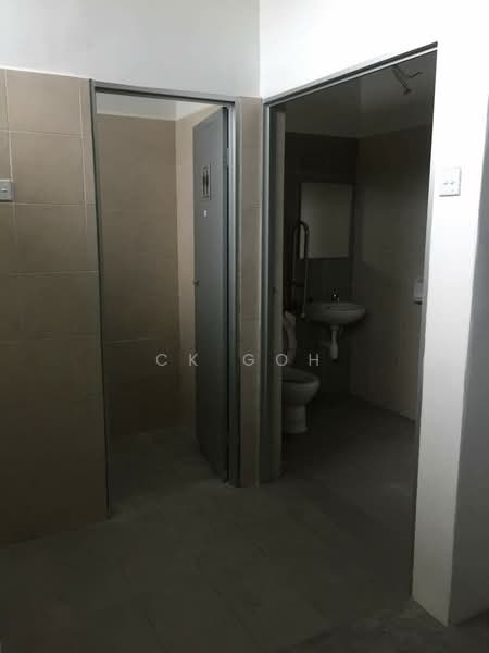 Gudang untuk Disewa di Batu Kawan (Penang) - CK Goh - Bathroom - PropertyGuru.com.my