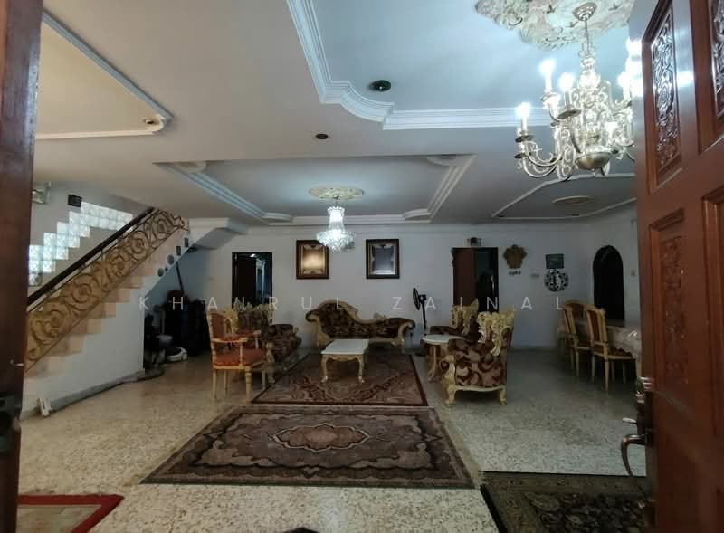 Rumah Banglo untuk Dijual di Seksyen 7 (Shah Alam) - Khairul Zainal - Living Room - PropertyGuru.com.my