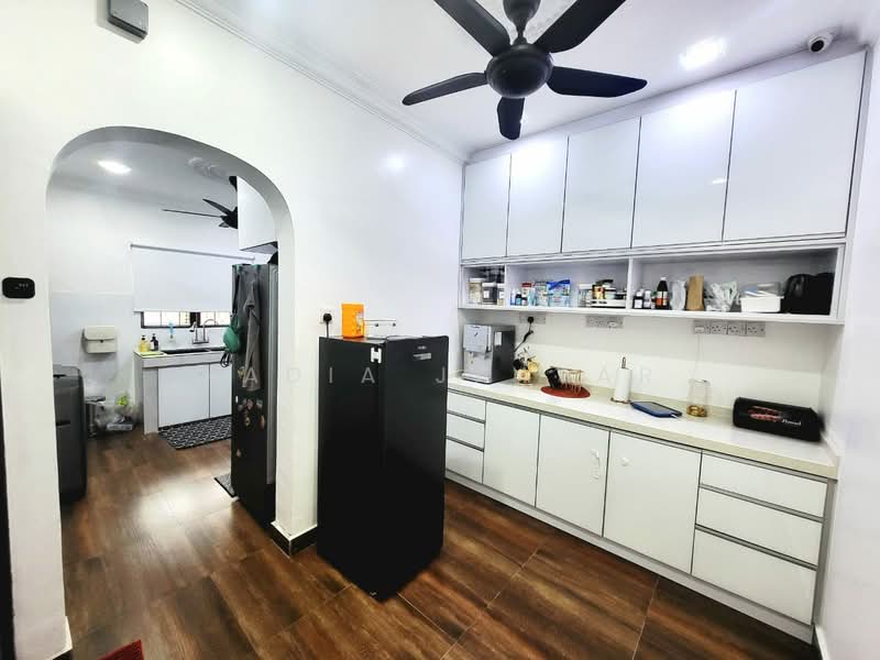 2-storey Terraced House for Sale in Bukit Jelutong (Shah Alam) - Nadia Jaafar - Kitchen - PropertyGuru.com.my