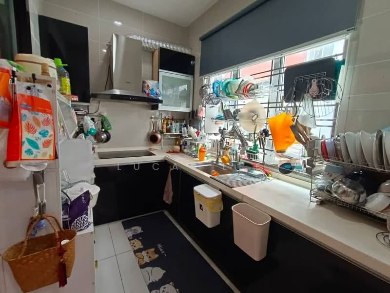 2.5-storey Terraced House for Sale in Bandar Seri Alam (Masai) - Lucas Lee - Kitchen - PropertyGuru.com.my