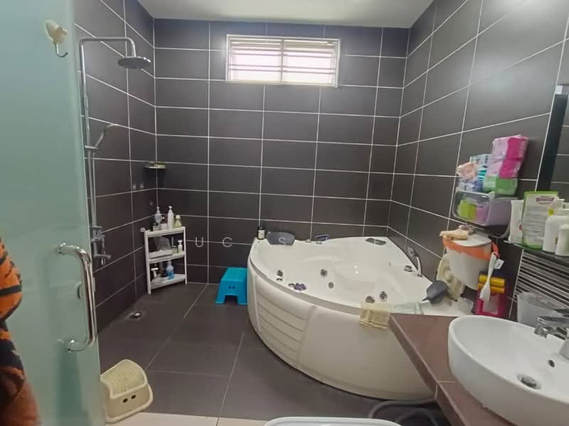 2.5-storey Terraced House for Sale in Bandar Seri Alam (Masai) - Lucas Lee - Bathroom - PropertyGuru.com.my