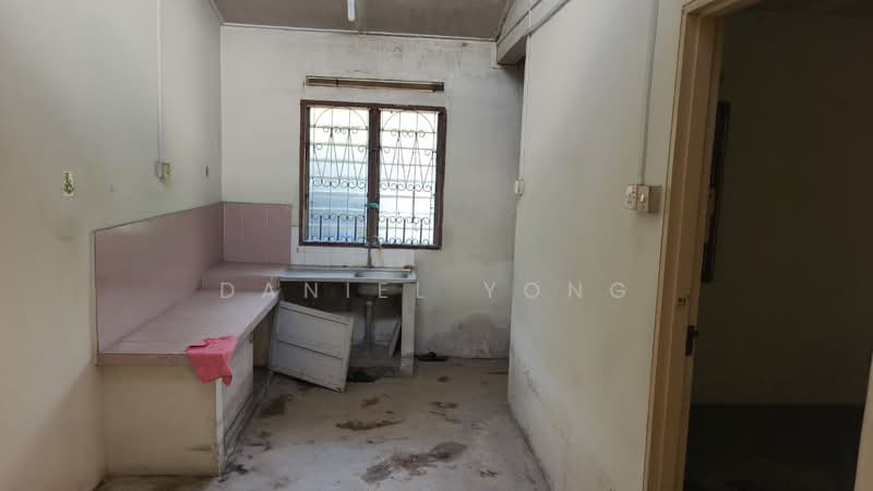 1-storey Terraced House for Sale in Taman Sri Pandan (Johor Bahru) - Daniel Yong - Kitchen - PropertyGuru.com.my