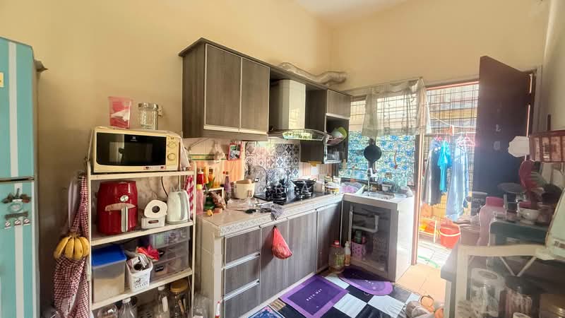 2-storey Terraced House for Sale in Taman Impian Putra (Bangi) - Mahirah . - Kitchen - PropertyGuru.com.my