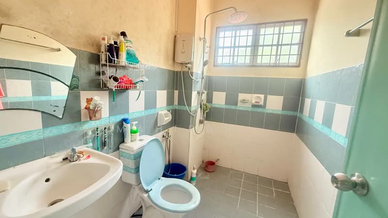 2-storey Terraced House for Sale in Taman Impian Putra (Bangi) - Mahirah . - Bathroom - PropertyGuru.com.my