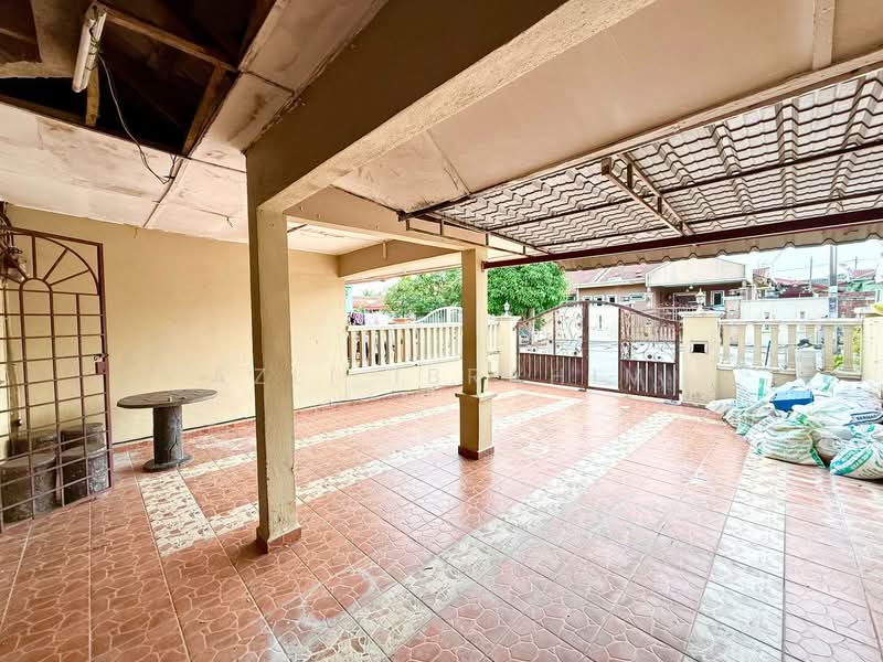 2-storey Terraced House for Sale in Bandar Rinching Seksyen 2 (Semenyih) - Azli Ibrahim - Exterior - PropertyGuru.com.my