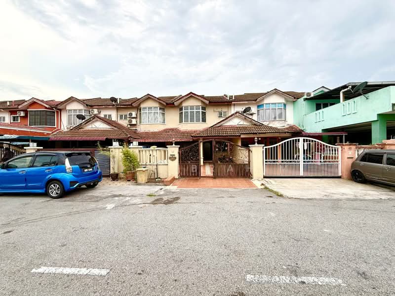 2-storey Terraced House for Sale in Bandar Rinching Seksyen 2 (Semenyih) - Azli Ibrahim - Exterior - PropertyGuru.com.my