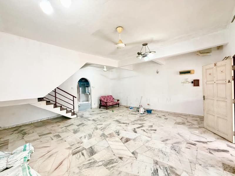 2-storey Terraced House for Sale in Bandar Rinching Seksyen 2 (Semenyih) - Azli Ibrahim - Living Room - PropertyGuru.com.my