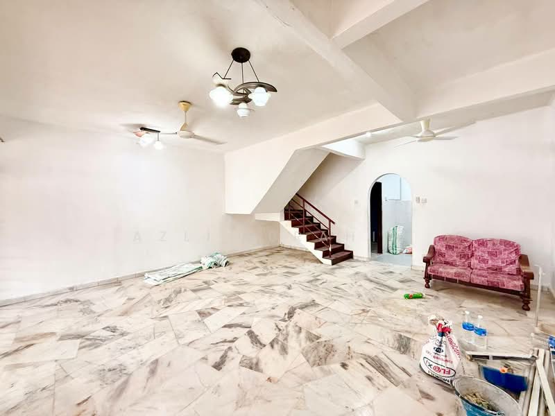 2-storey Terraced House for Sale in Bandar Rinching Seksyen 2 (Semenyih) - Azli Ibrahim - Living Room - PropertyGuru.com.my