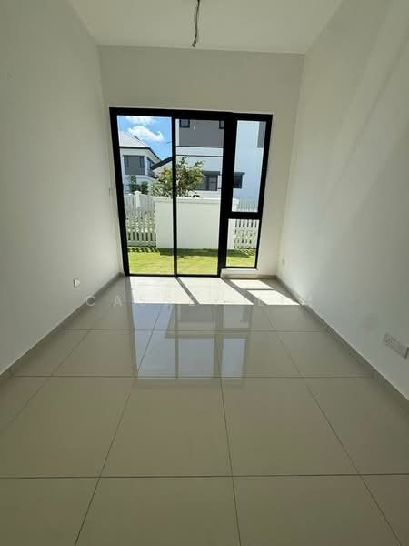 Semi-Detached House for Sale in Shah Alam (Selangor) - Cassey Lim - Exterior - PropertyGuru.com.my