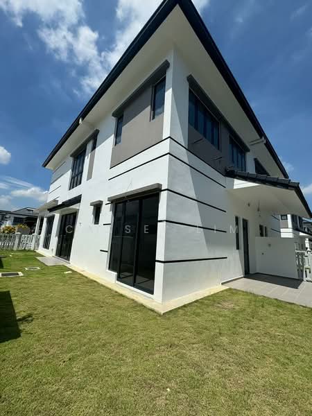 Semi-Detached House for Sale in Shah Alam (Selangor) - Cassey Lim - Exterior - PropertyGuru.com.my