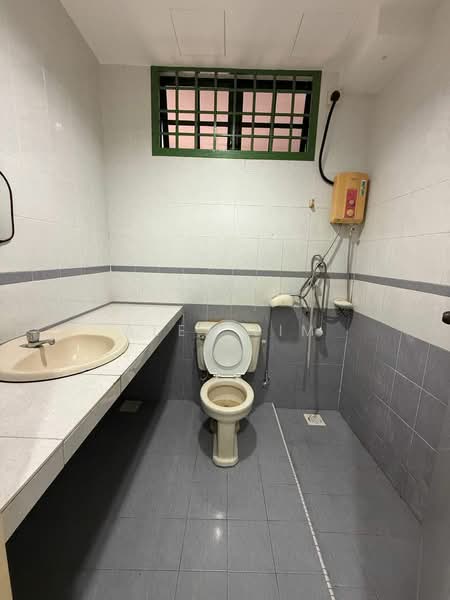 2-storey Terraced House for Sale in Taman Daya (Johor Bahru) - Alex Lim - Bathroom - PropertyGuru.com.my