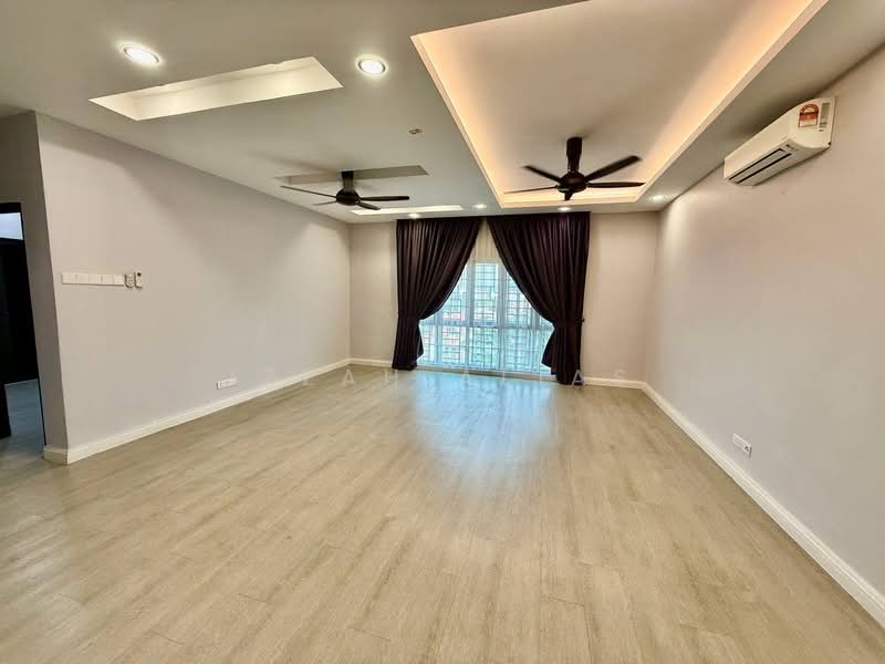 Kondominium untuk Dijual di Lake Vista Residence (Tasik Vista Residen) - Izzah Alias - Living Room - PropertyGuru.com.my