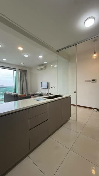 Servis Apartment untuk Dijual di Crescent Bay Suites (Teluk Bayu) - Eric Lee - Living Room - PropertyGuru.com.my
