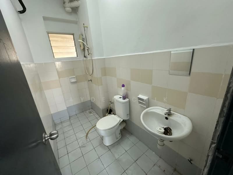 Condominium for Rent at Nusa Mewah Villa Condominium - Jayden Chik - Bathroom - PropertyGuru.com.my