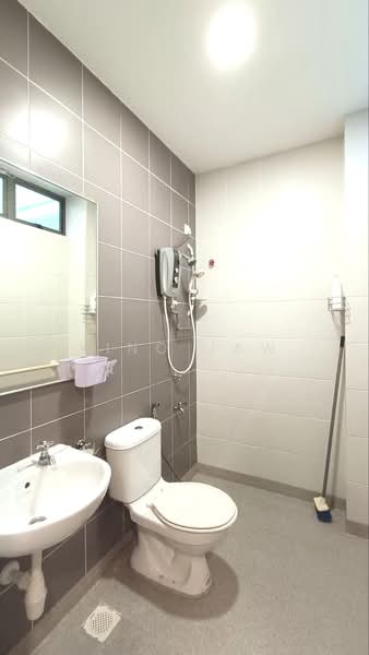 Cluster House for Sale in Taman Sutera Utama (Skudai) - Kino Jaw - Bathroom - PropertyGuru.com.my