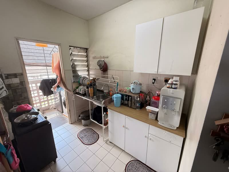 Apartment for Sale at Akasia Apartment @ Setia Alam - Eva Chua - Kitchen - PropertyGuru.com.my