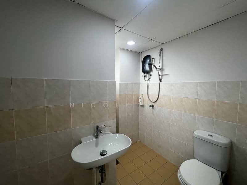 Apartment for Sale at Crystal Tower (Pangsapuri Kristal) - Nicole Lee - Bathroom - PropertyGuru.com.my