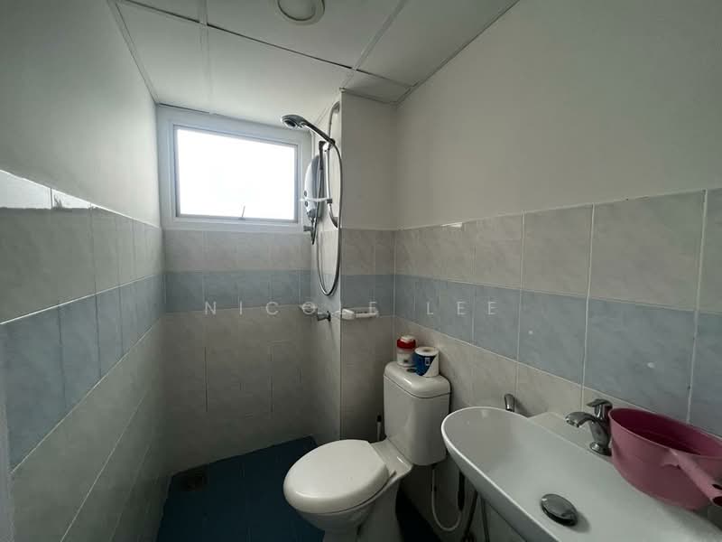 Apartment for Sale at Crystal Tower (Pangsapuri Kristal) - Nicole Lee - Bathroom - PropertyGuru.com.my