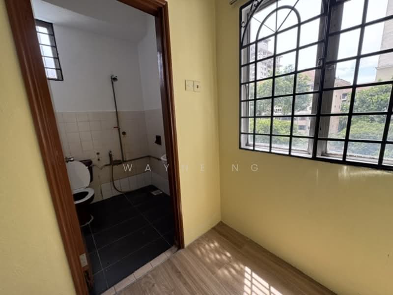 Office for Sale in Taman Bukit Desa (Taman Desa) - Wayne Ng - Bathroom - PropertyGuru.com.my