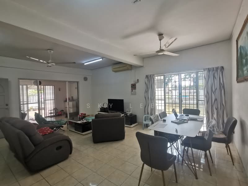 2-storey Terraced House for Sale in Taman Putra Prima (Puchong) - Sky Lee - Living Room - PropertyGuru.com.my