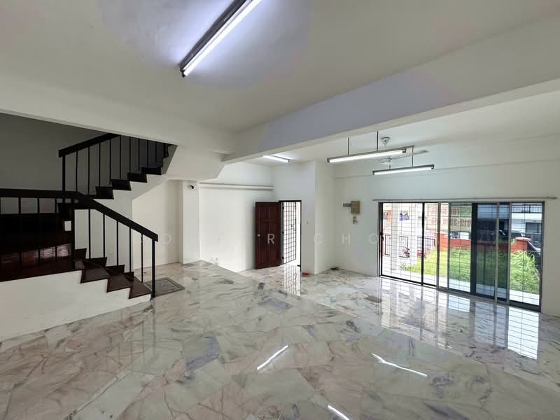 2-storey Terraced House for Sale in Seksyen 17 (Petaling Jaya) - Cooper Chow - Living Room - PropertyGuru.com.my