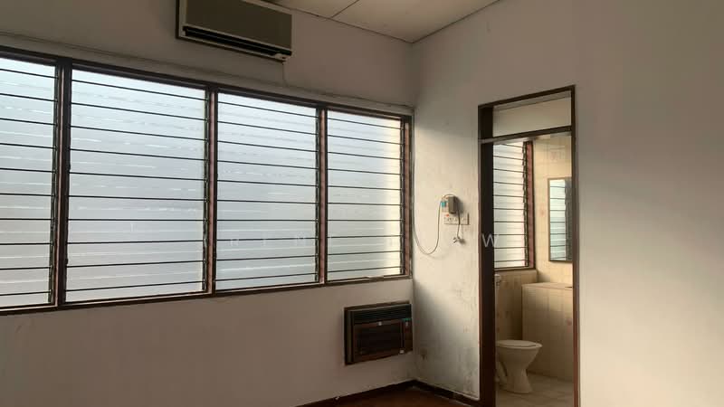 Rumah Berkembar untuk Dijual di Island Glades (Jelutong) - Irene Tiow - Bathroom - PropertyGuru.com.my
