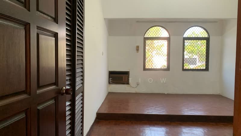 Rumah Berkembar untuk Dijual di Island Glades (Jelutong) - Irene Tiow - Living Room - PropertyGuru.com.my