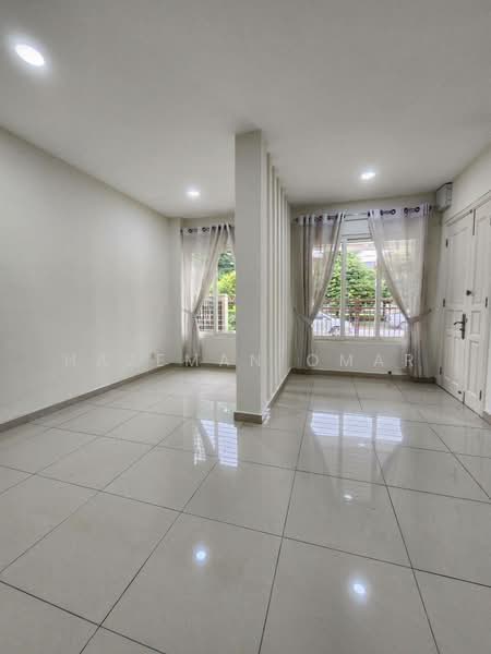 2-storey Terraced House for Sale in Bukit Jelutong (Shah Alam) - Hazeman Omar - Living Room - PropertyGuru.com.my