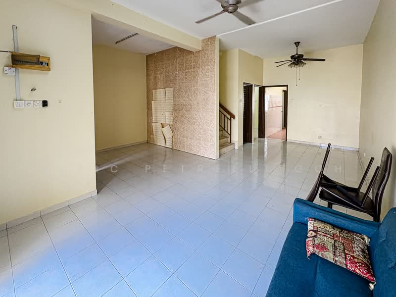 Rumah Teres 2 Tingkat untuk Disewa di Bandar Puteri Klang (Klang) - Aeric Petrelli Goh - Living Room - PropertyGuru.com.my