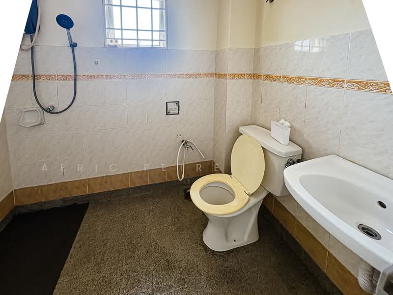 Rumah Teres 2 Tingkat untuk Disewa di Bandar Puteri Klang (Klang) - Aeric Petrelli Goh - Bathroom - PropertyGuru.com.my