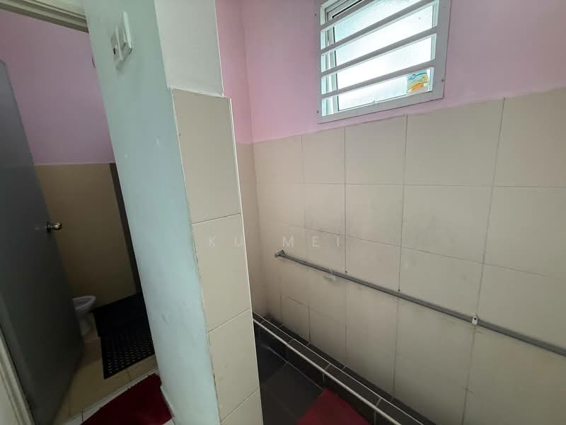 Rumah Teres 2 Tingkat untuk Dijual di Taman Setia Indah (Tebrau) - Ku Mei - Bathroom - PropertyGuru.com.my
