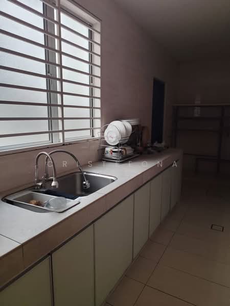 Rumah Teres untuk Disewa di Bandar Country Homes (Rawang) - Cristleona Wee - Kitchen - PropertyGuru.com.my