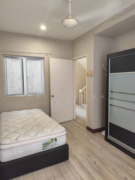 Rumah Teres untuk Disewa di Bandar Country Homes (Rawang) - Cristleona Wee - Bedroom - PropertyGuru.com.my