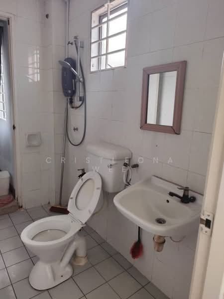 Rumah Teres untuk Disewa di Bandar Country Homes (Rawang) - Cristleona Wee - Bathroom - PropertyGuru.com.my