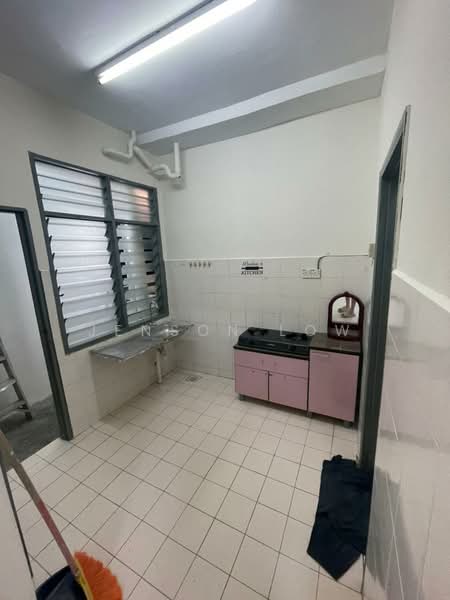 Pangsapuri untuk Dijual di Pangsapuri Lagoon Perdana - Jenson Low - Kitchen - PropertyGuru.com.my