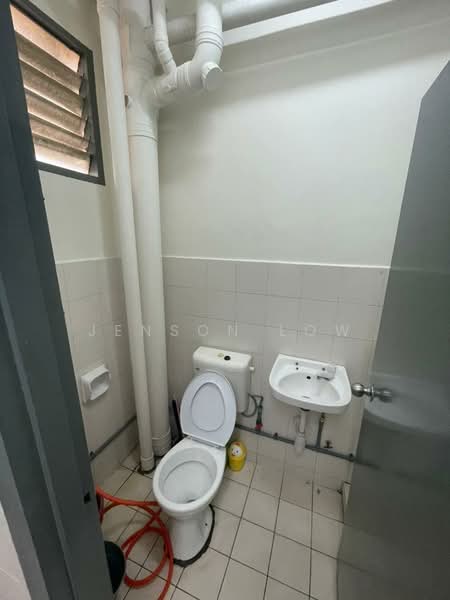 Pangsapuri untuk Dijual di Pangsapuri Lagoon Perdana - Jenson Low - Bathroom - PropertyGuru.com.my