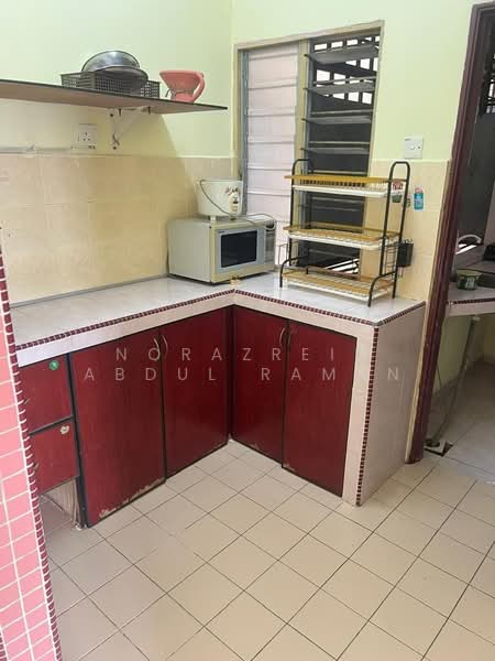 Rumah Flat untuk Disewa di Flat PKNS Section 7 - Norazrein Abdul Raman - Kitchen - PropertyGuru.com.my