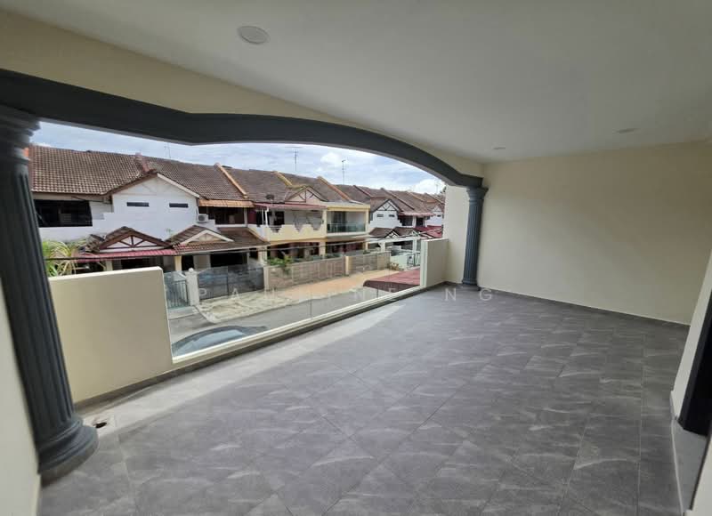 2-storey Terraced House for Sale in Taman Bukit Mewah (Tampoi) - Pauline Ng - Balcony - PropertyGuru.com.my