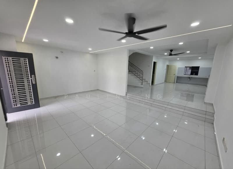 2-storey Terraced House for Sale in Taman Bukit Mewah (Tampoi) - Pauline Ng - Living Room - PropertyGuru.com.my