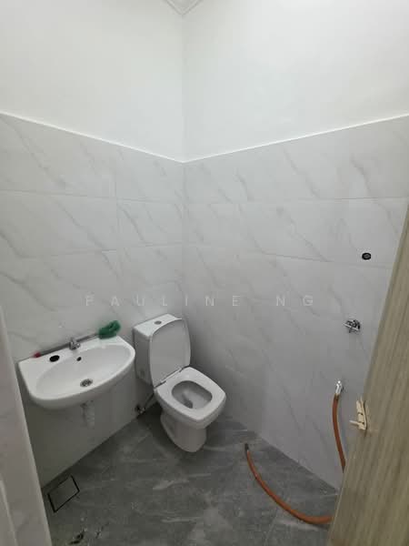2-storey Terraced House for Sale in Taman Bukit Mewah (Tampoi) - Pauline Ng - Bathroom - PropertyGuru.com.my