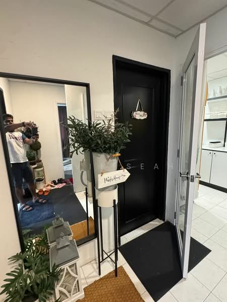 Shop / Office for Rent in Taman Tun Dr Ismail (Kuala Lumpur) - Alvin Seah - Entrance - PropertyGuru.com.my