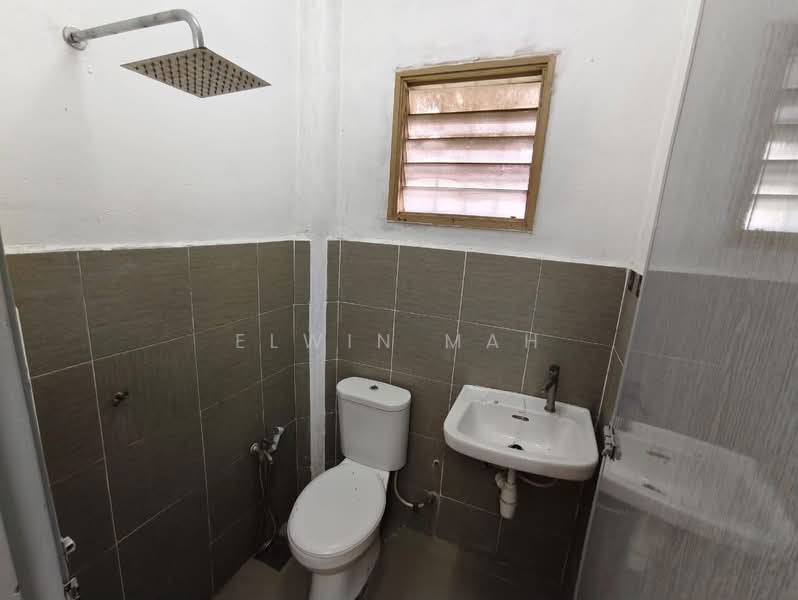 2-storey Terraced House for Sale in Bukit Sentosa (Rawang) - Elwin Mah - Bathroom - PropertyGuru.com.my