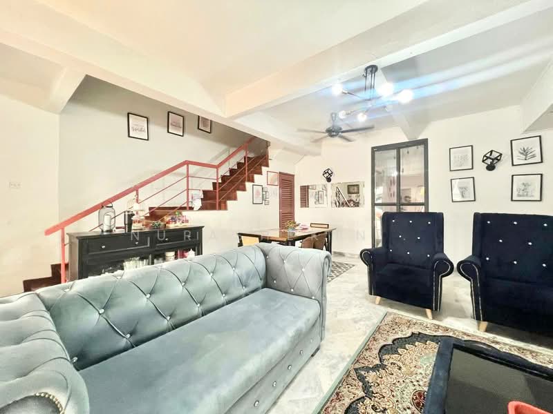 Rumah Teres 2 Tingkat untuk Dijual di Taman Sri Kenari (Kajang) - Nurashekin . - Living Room - PropertyGuru.com.my