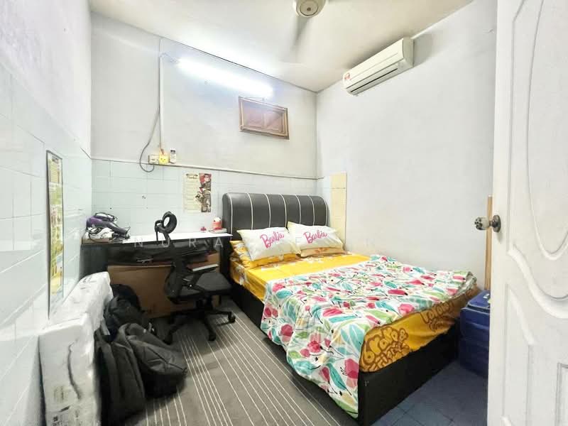 Rumah Teres 2 Tingkat untuk Dijual di Taman Sri Kenari (Kajang) - Nurashekin . - Bedroom - PropertyGuru.com.my